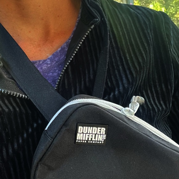 Dunder Mifflin Inc Paper Company Enamel Pen The Office Fanny Pack Pin Backpack - Picture 9 of 9